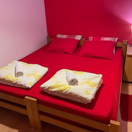 Skopje City Center Red Apartment Kültér fotó