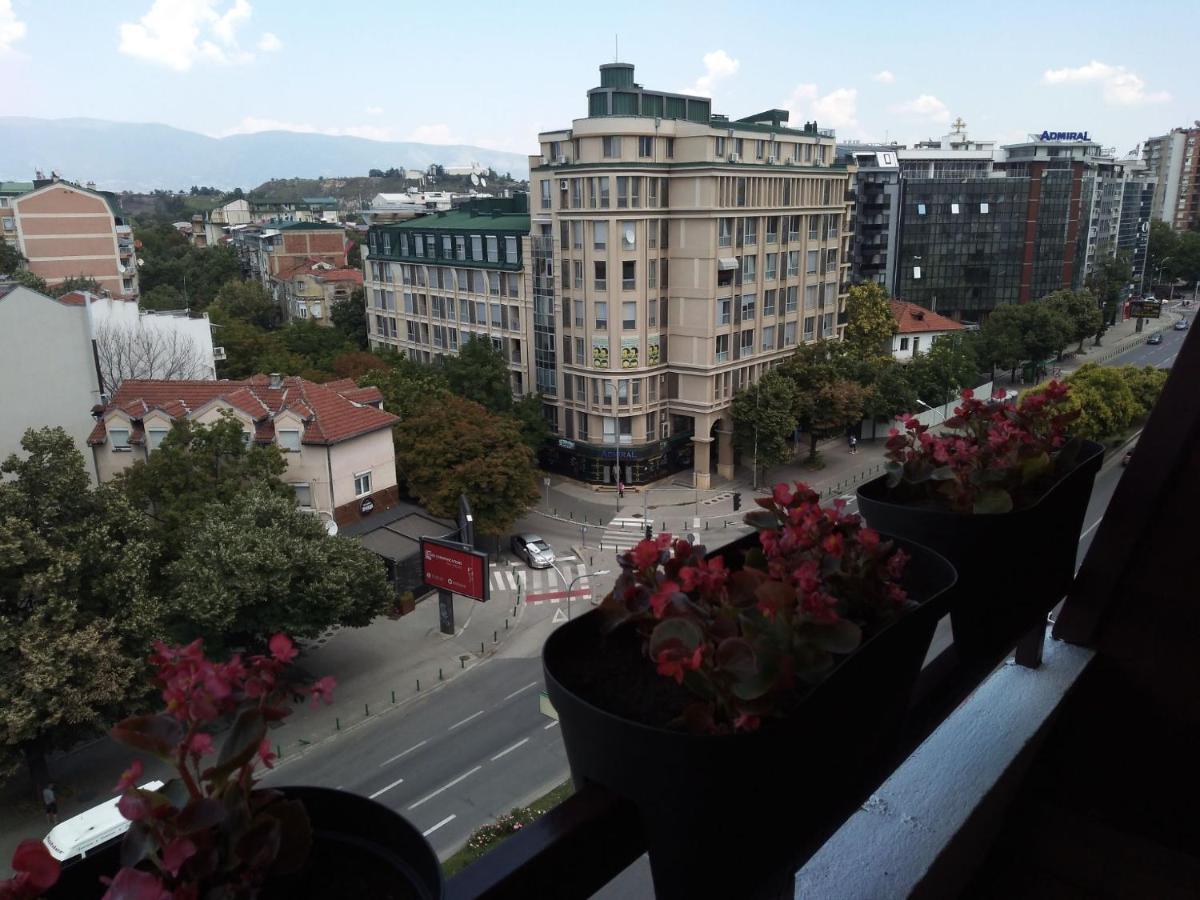 Skopje City Center Red Apartment Kültér fotó