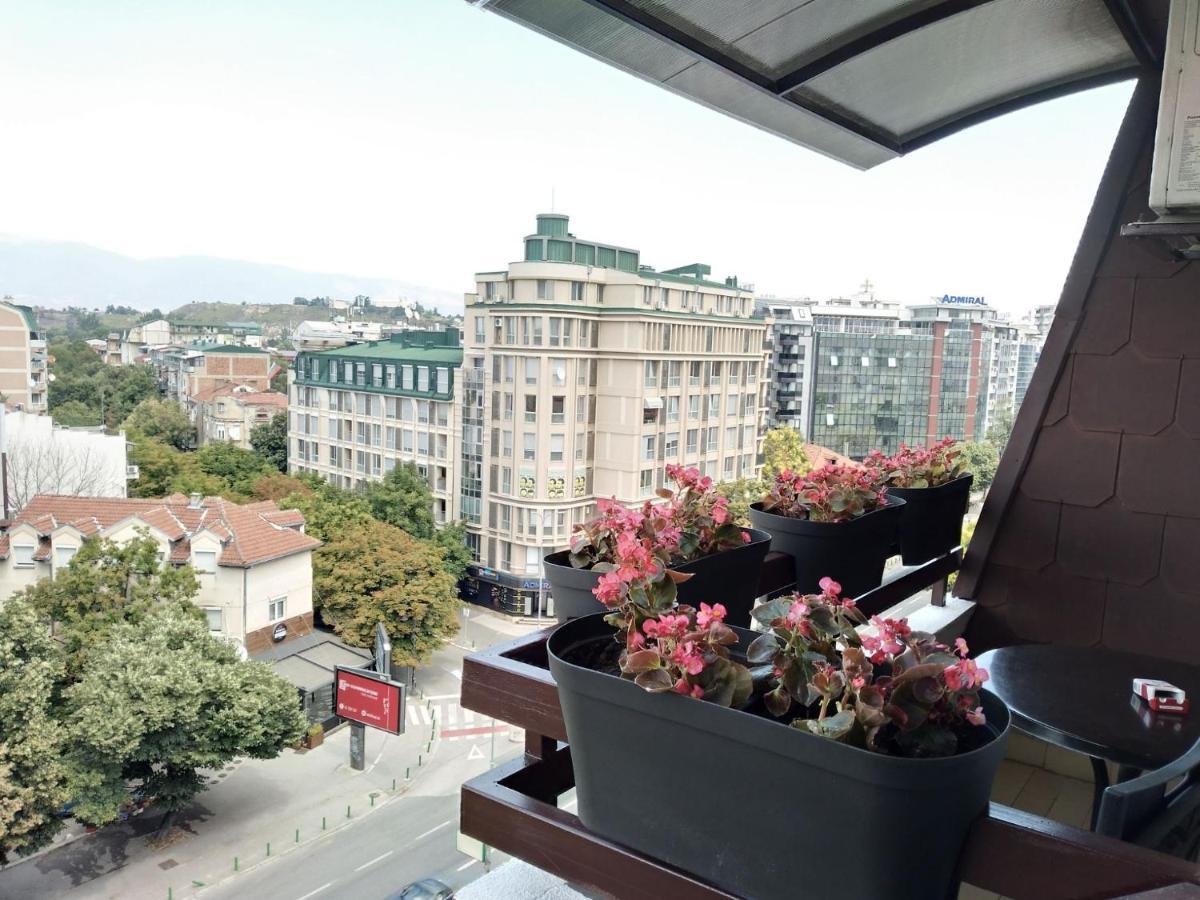 Skopje City Center Red Apartment Kültér fotó