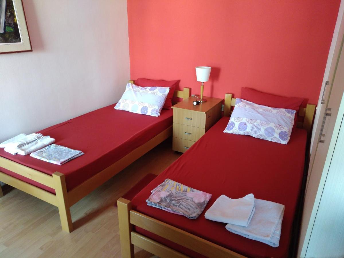 Skopje City Center Red Apartment Kültér fotó
