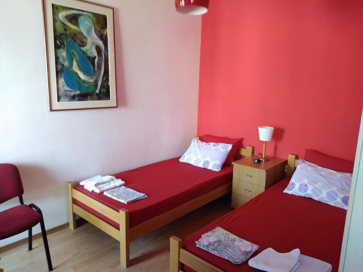 Skopje City Center Red Apartment Kültér fotó