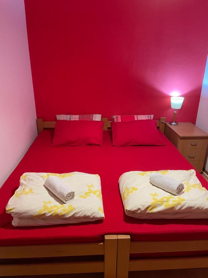 Skopje City Center Red Apartment Kültér fotó