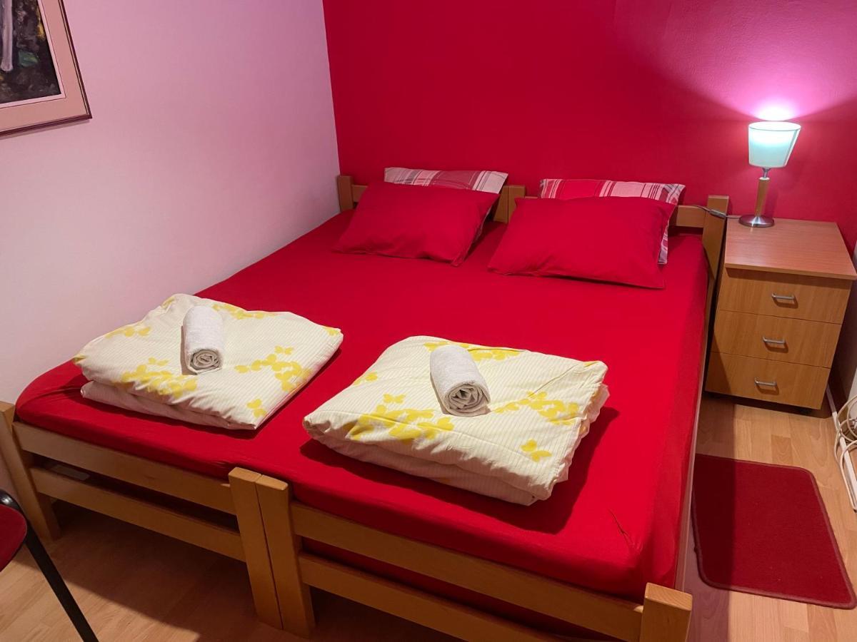 Skopje City Center Red Apartment Kültér fotó